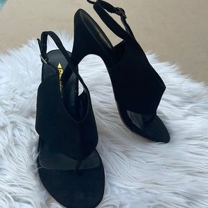 Black high heels shoes in great condition